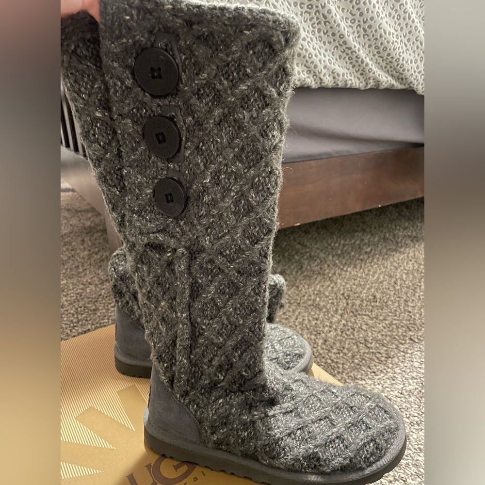 UGG LATTICE CARDY CHARCOAL BOOT